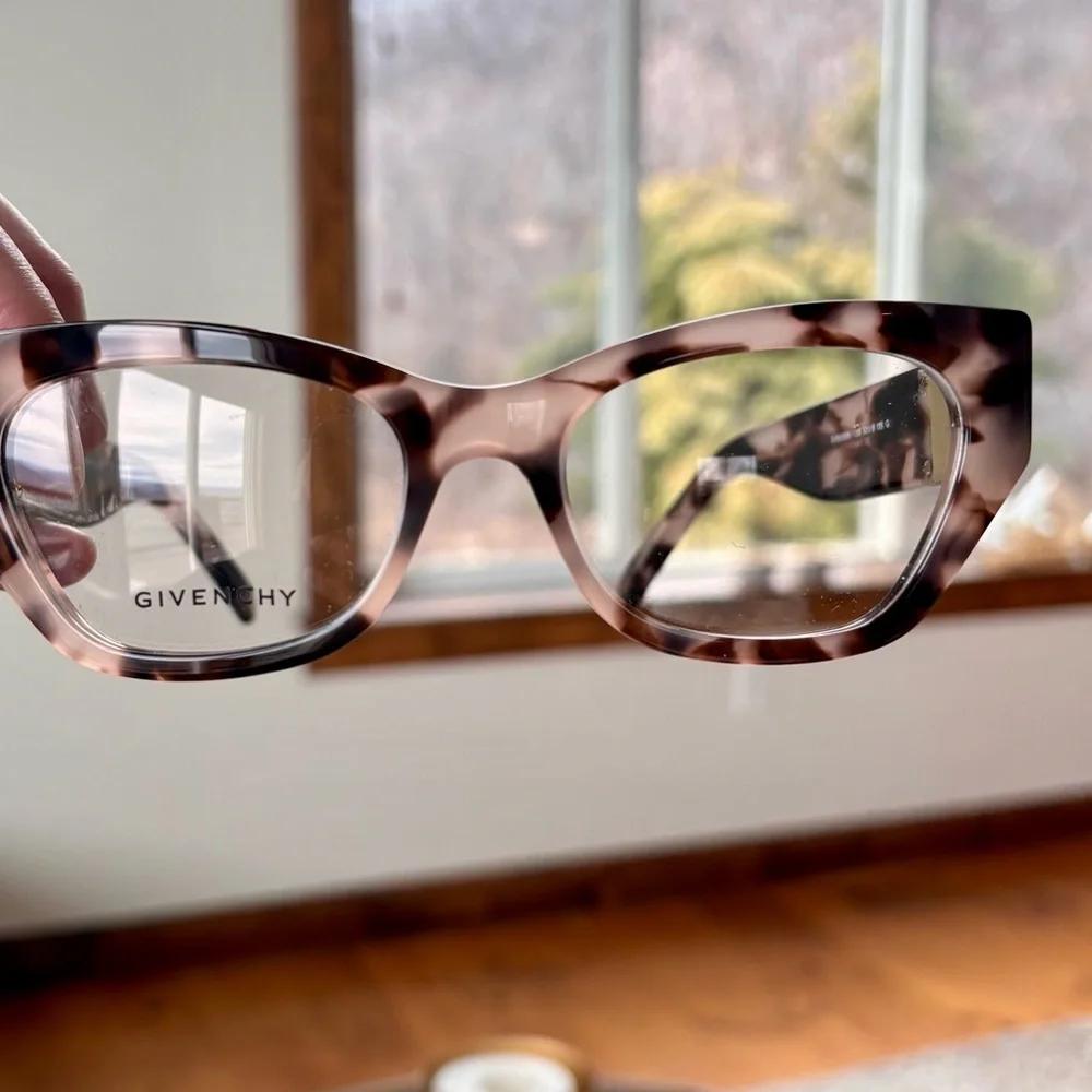 GIVENCHY GV50059 NWT Tortoiseshell Eyeglasses 52-18-135 Gold Logo Frames NEW